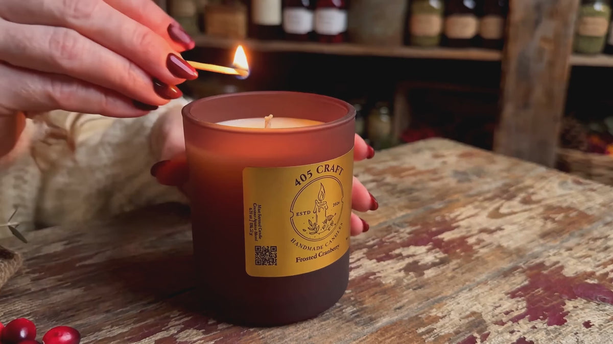 Frosted Cranberry 10oz Candle | Cozy Fall & Winter Scent